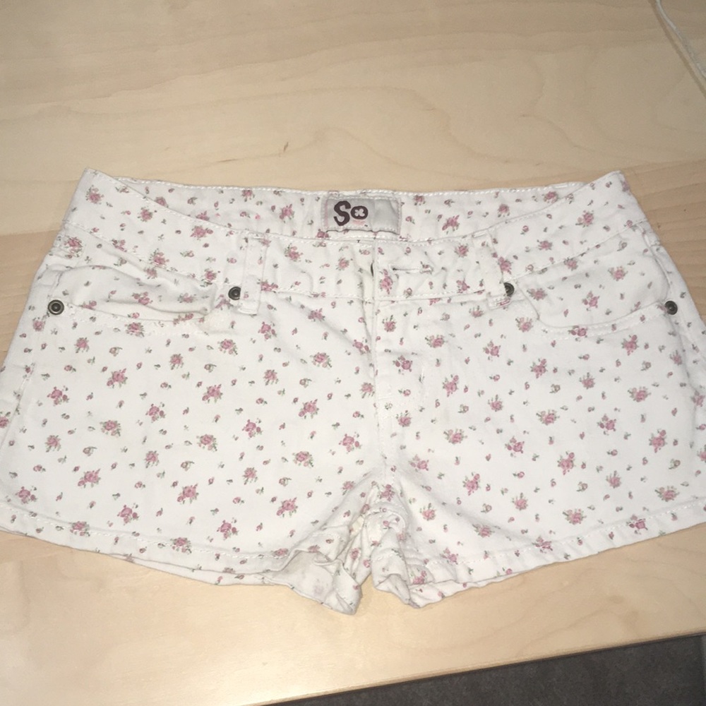 Size 7 white shorts